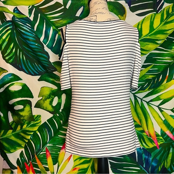 WHBM Women’s Medium White Black Cold Shoulder Cinched Waist Work Top - Picture 4 of 6